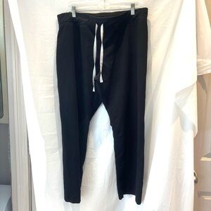 Figs Livingston black scrub pant size large petite. Good Preowned condition